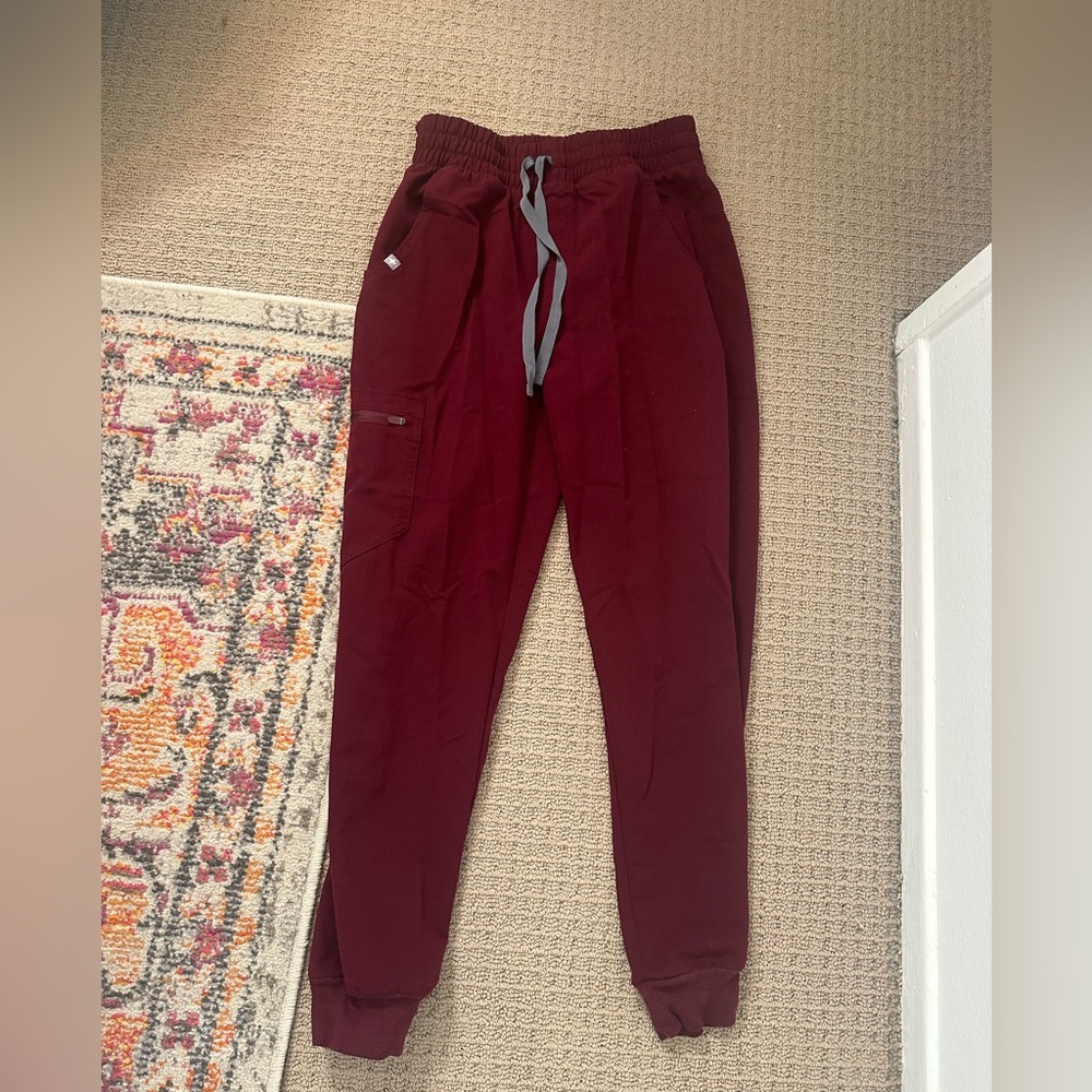 Figs scrub set. Size: Petite XS in top and pants. Color: Maroon